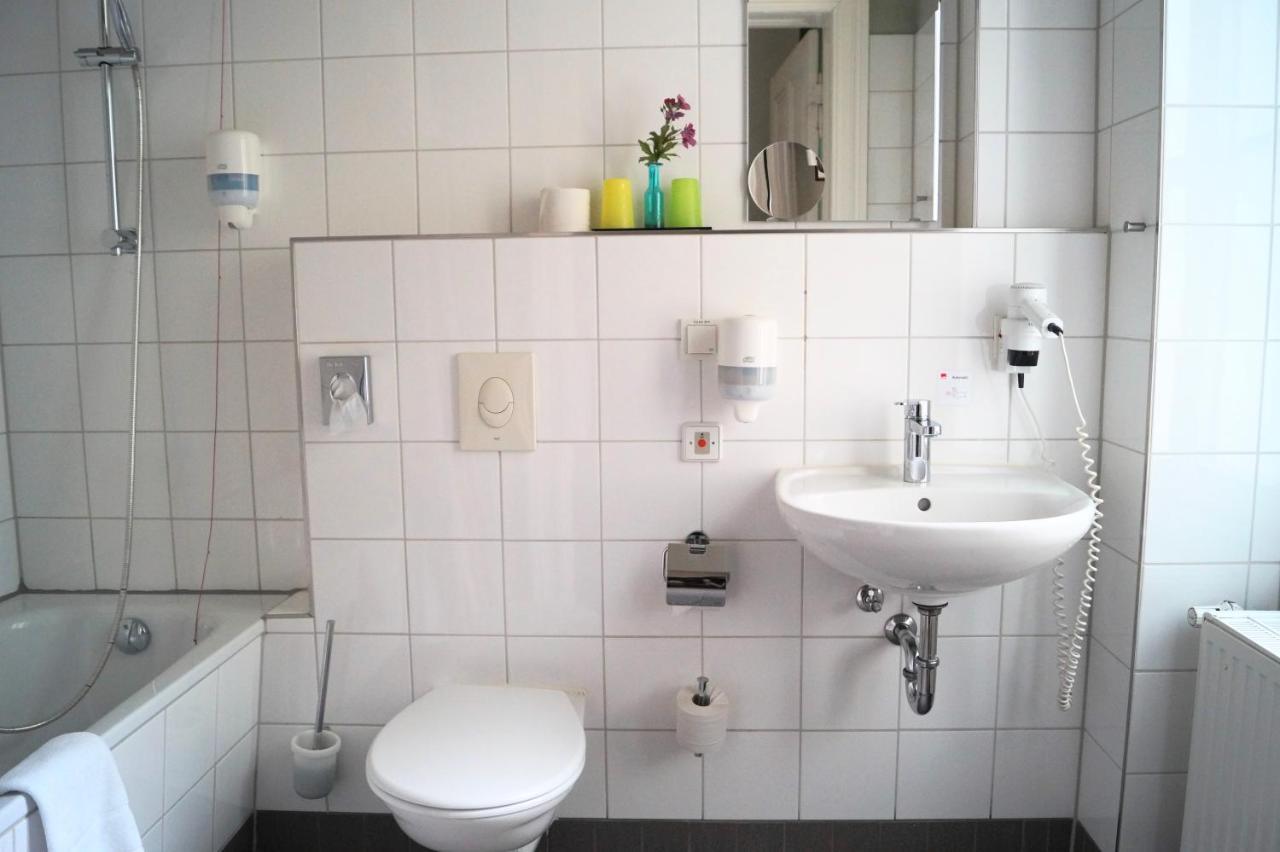 Twin Room Private Bathroom
